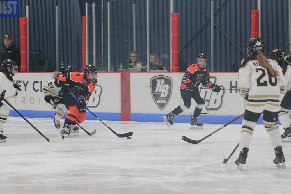 Bomber with the puck, HB defender closing.